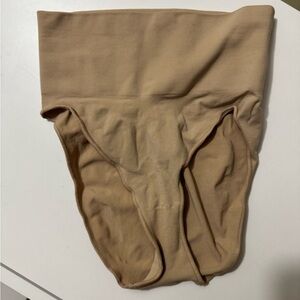 SKIMS Beige Shapewear S/M NEW